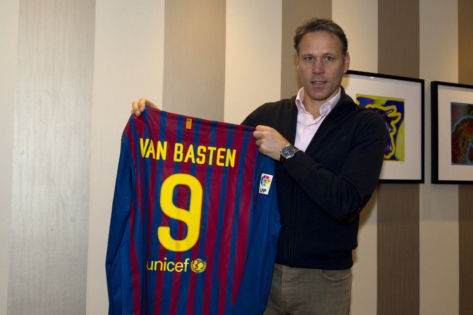 Van Basten: "Barça của Guardiola là xuất sắc nhất tôi từng thấy"